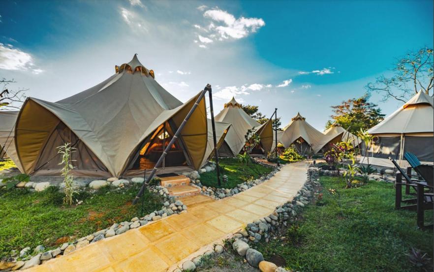 Holos Retreat Center: The Entire Ridge Basecamp Baru Zewnętrze zdjęcie